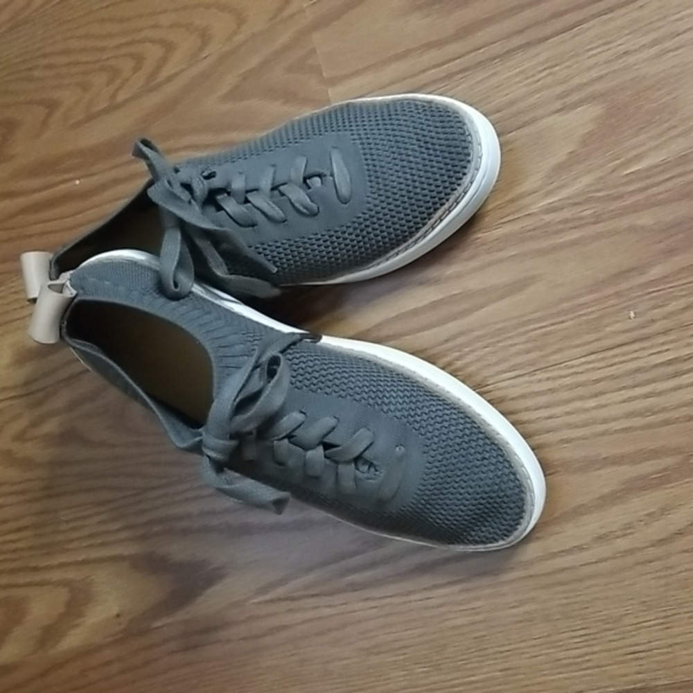 New‎ Uggs sneakers size 8